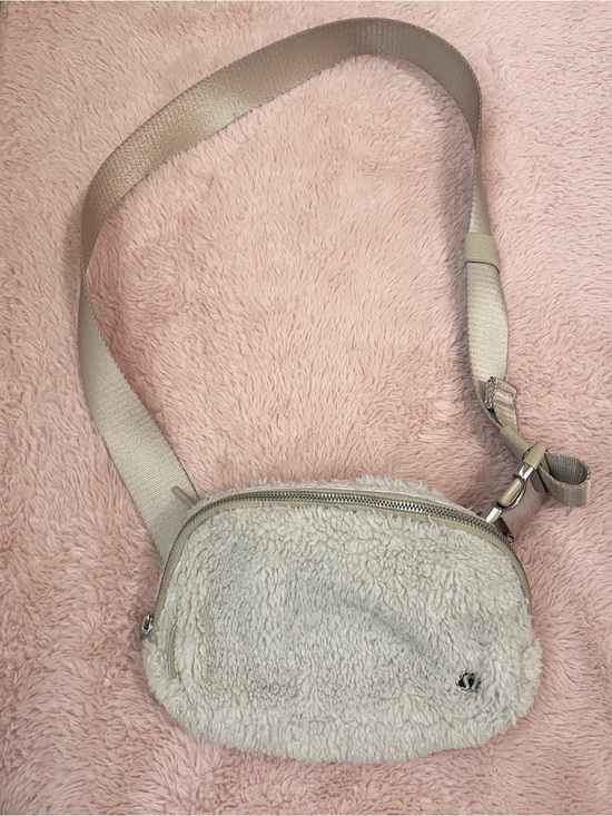 lululemon athletica Handbags - Lululemon Athletica Everywhere Belt Bag